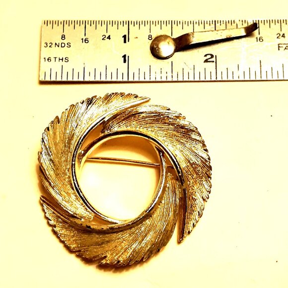 Vintage Silver-Tone Swirl Leaf Brooch Pin Textured Finish 1.75" USA-Made Elegant - Picture 6 of 6